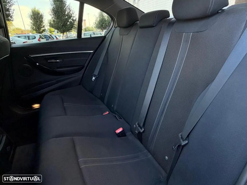 BMW 320 d Line Sport - 12