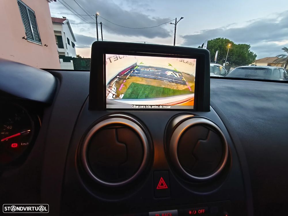 Nissan Qashqai 2.0 dCi Backstage NAVI FPD - 10