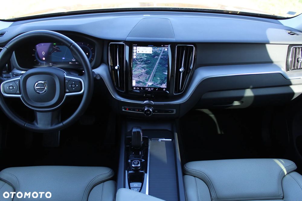 Volvo XC 60 B4 D AWD Geartronic Momentum Pro - 22
