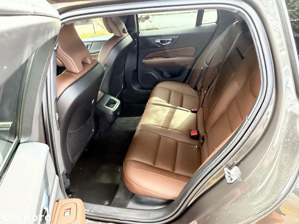 Volvo V60 B4 B DKG Plus Bright - 26