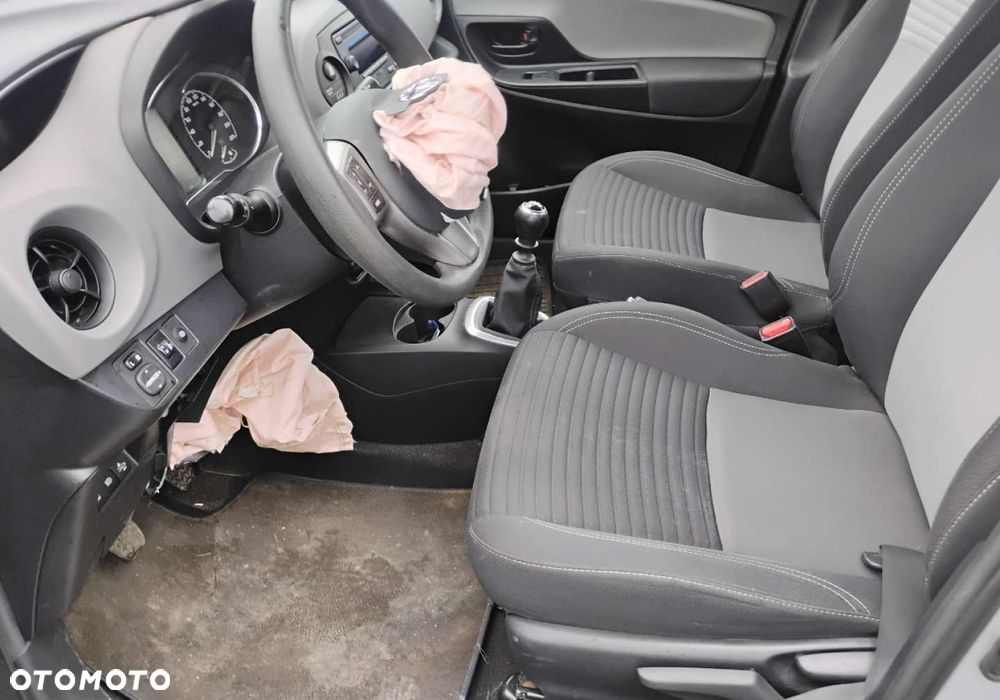 Toyota Yaris - 8