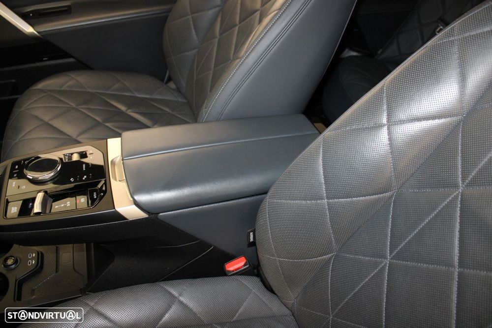 BMW iX xDrive 40 Pack Desportivo - 33