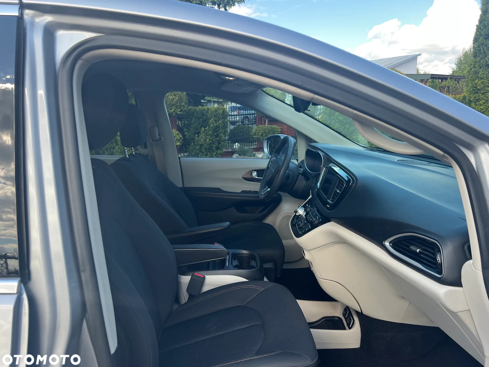 Chrysler Pacifica - 12