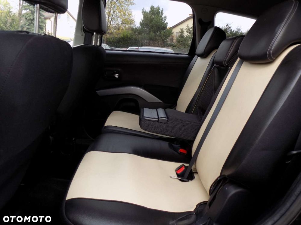 Mitsubishi Outlander - 8