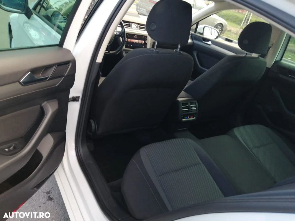 Volkswagen Passat - 8