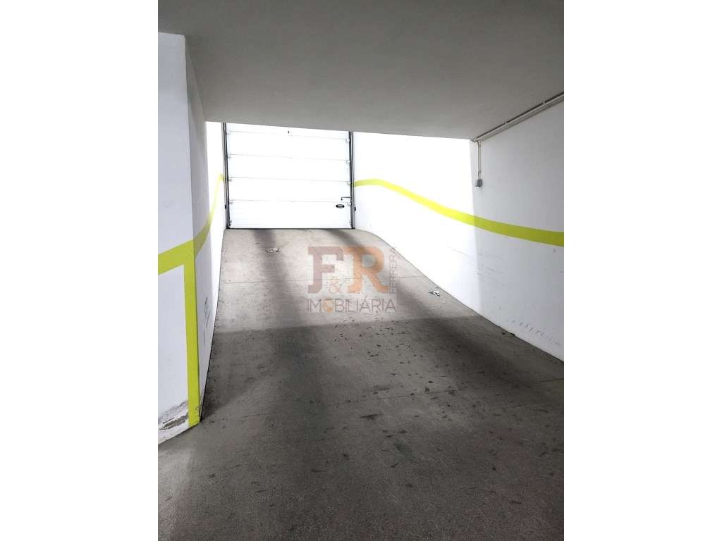 Semi-Novo Apartamento T4 com Parqueamento Entroncamento, Santarém - Grande imagem: 2/29
