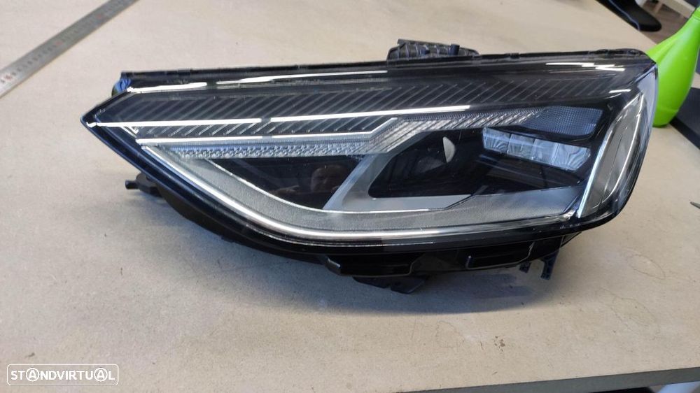 farol esquerdo Led Audi A4 B9 facelift - 2