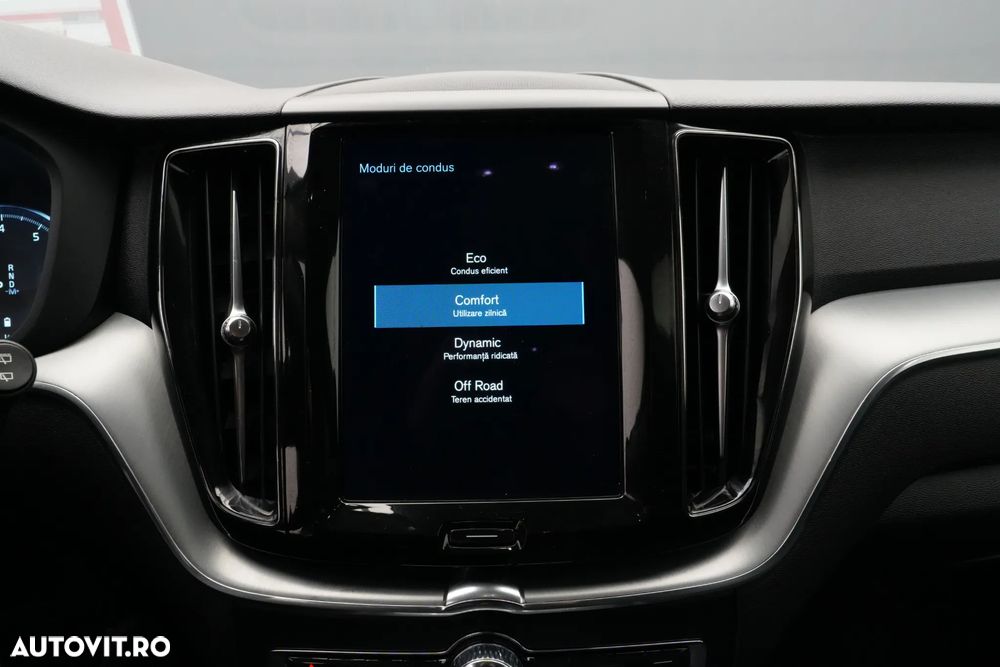 Volvo XC 60 B4 MHEV Momentum Pro - 20