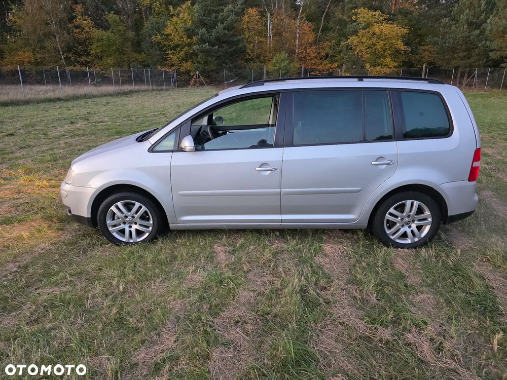 Volkswagen Touran 1.6 FSI - 24