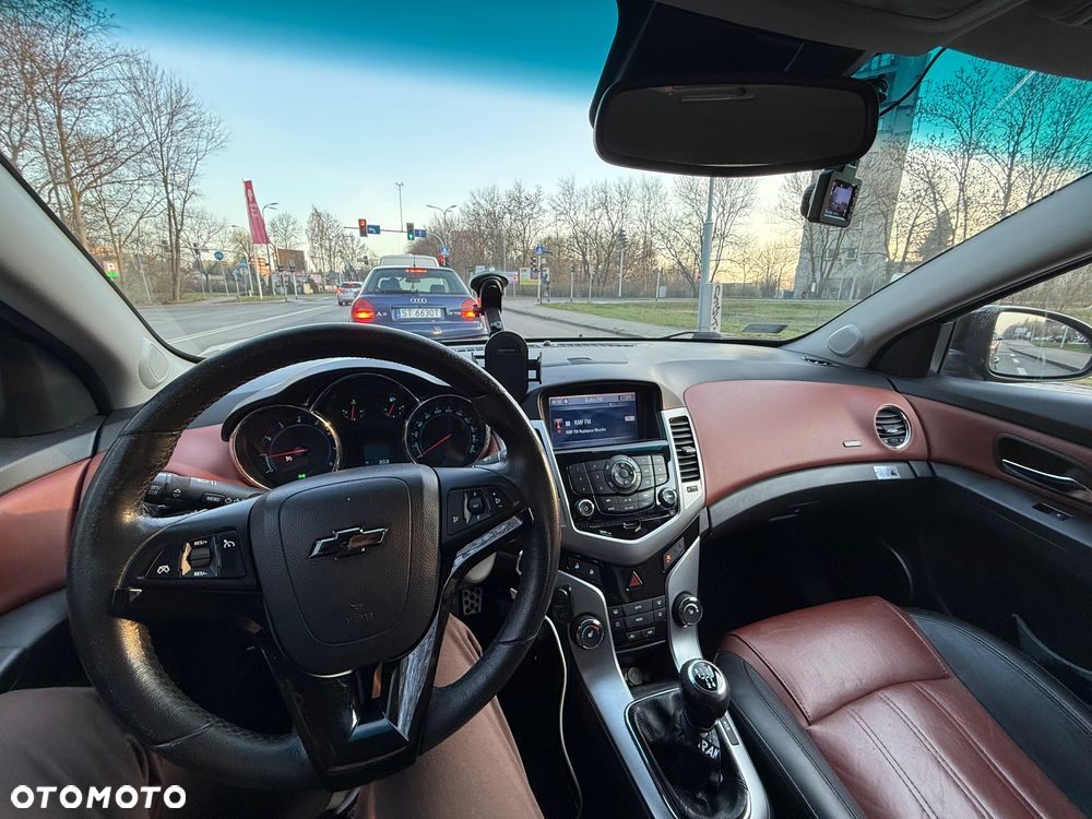 Chevrolet Cruze 1.8 LTZ - 30