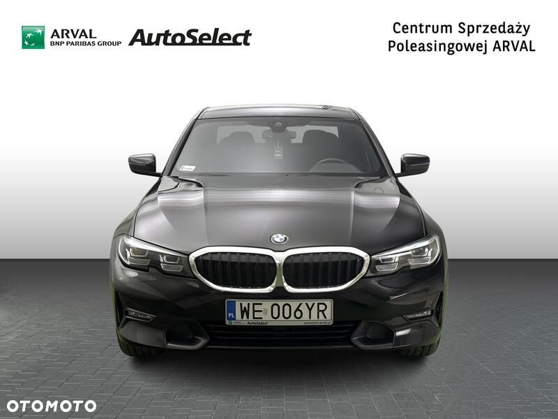 BMW Seria 3 320i xDrive - 9