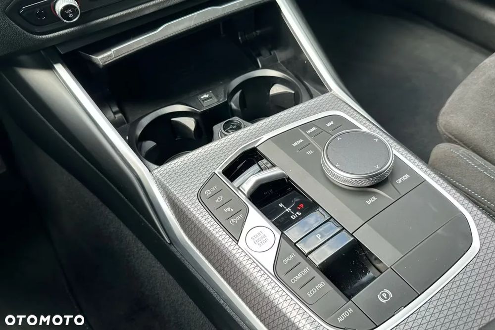 BMW Seria 3 318i M Sport - 13