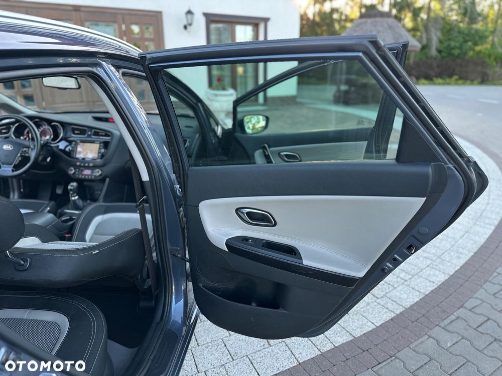 Kia Ceed 1.4 CVVT Dream-Team Edition - 38