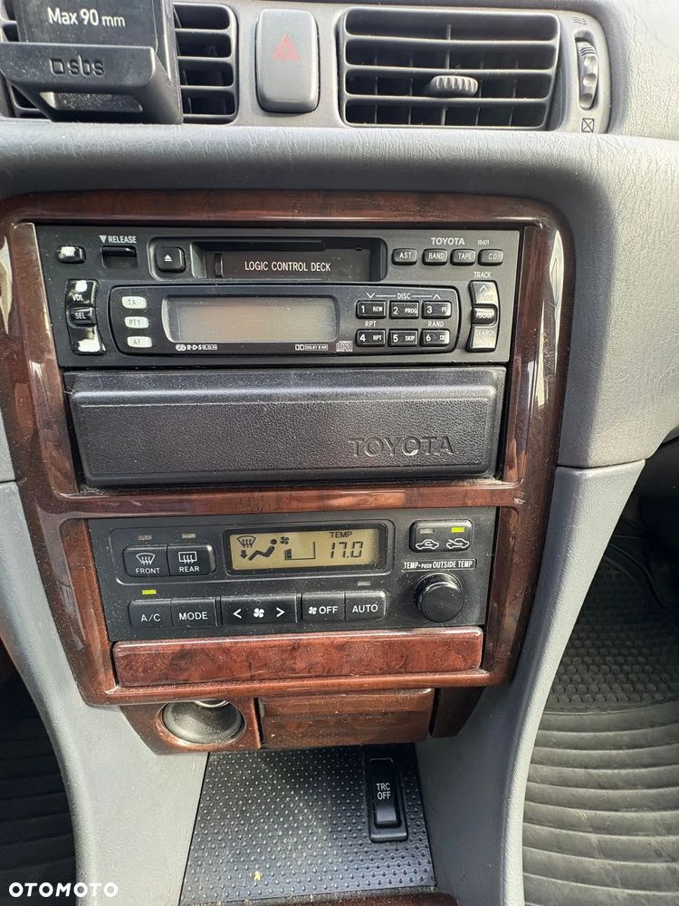 Toyota Camry - 4