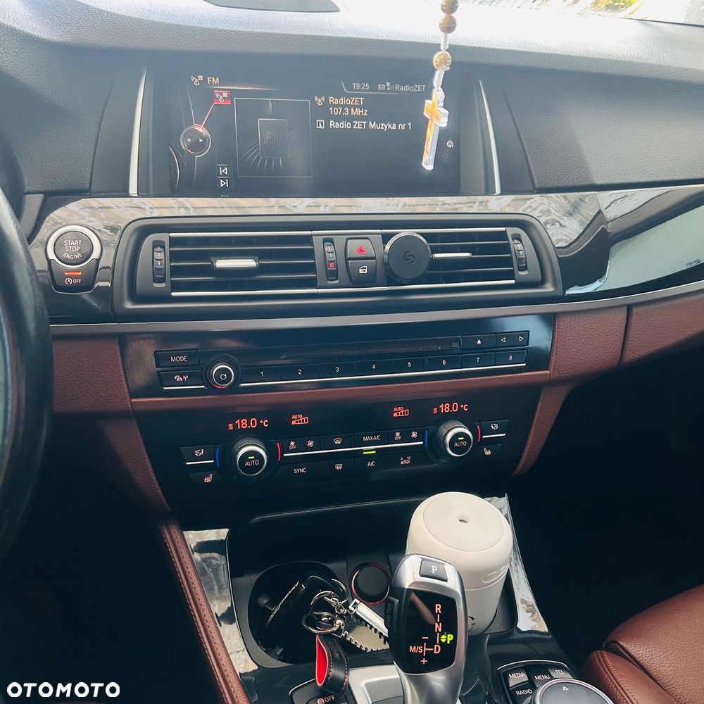BMW Seria 5 520d - 25