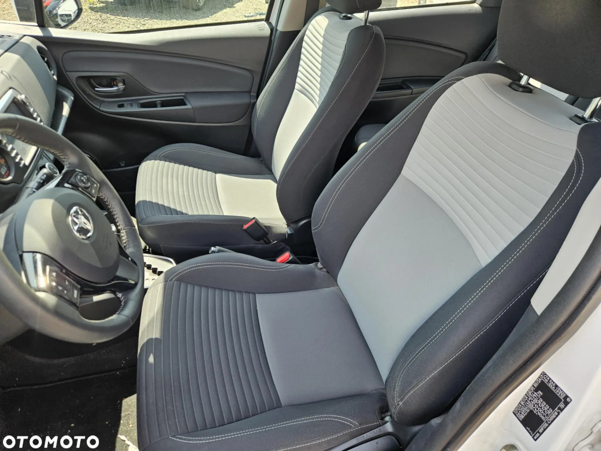 Toyota Yaris Hybrid 1.5 VVT-i Comfort - 12