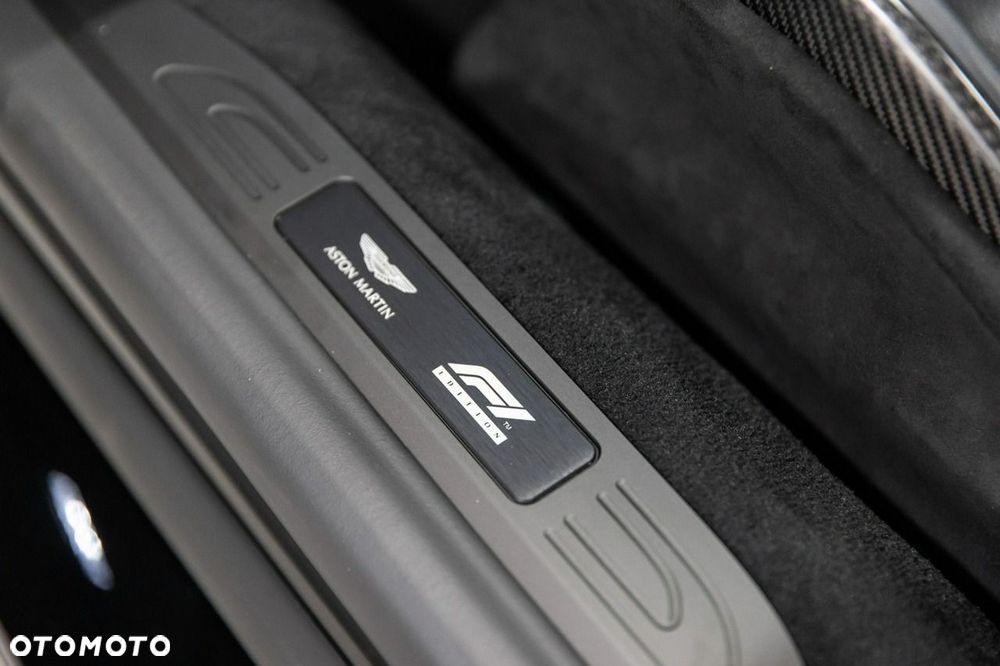 Aston Martin Vantage - 34
