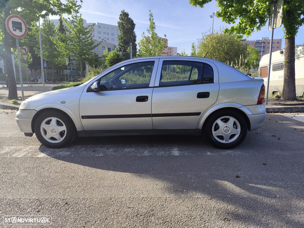 Opel Astra 2.0 Di 100 - 2