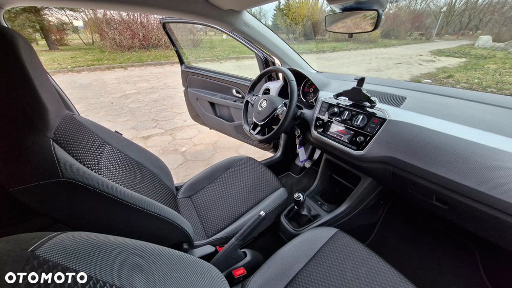 Volkswagen up! Active - 6