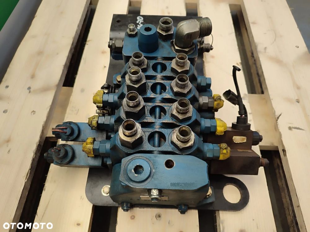 Rozdzielacz hydrauliczny 07260157 JCB 536-70 - 2