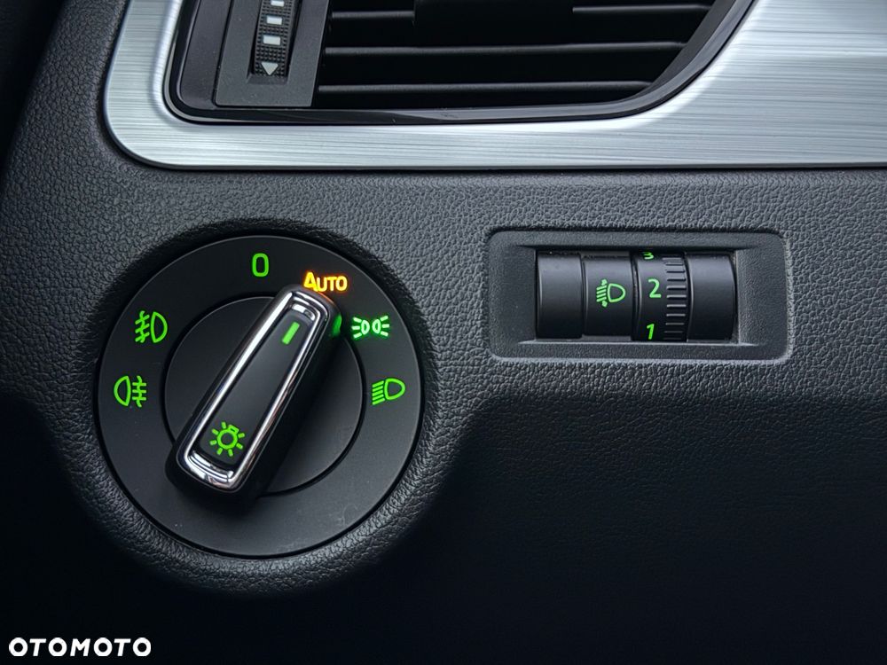 Skoda RAPID 1.0 TSI Ambition DSG - 9