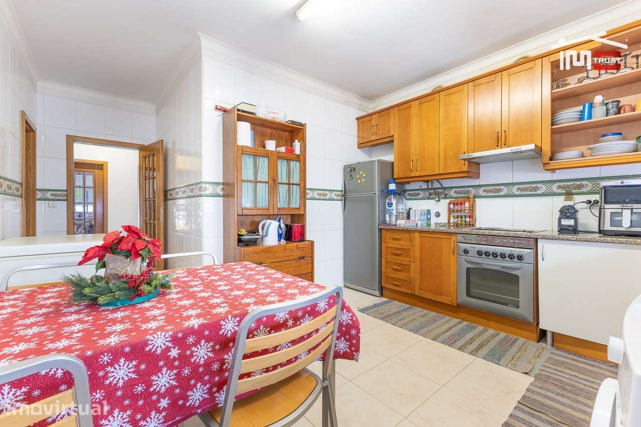 Apartamento T3 Espaçoso com Varanda arrecadação e Parqueamento - Vista 4