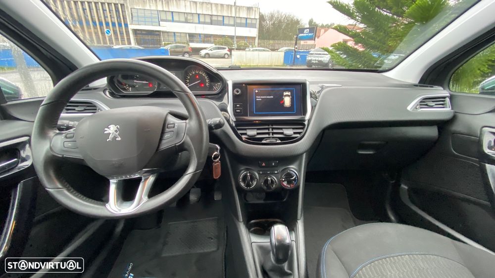 Peugeot 208 1.2 PureTech Signature - 26