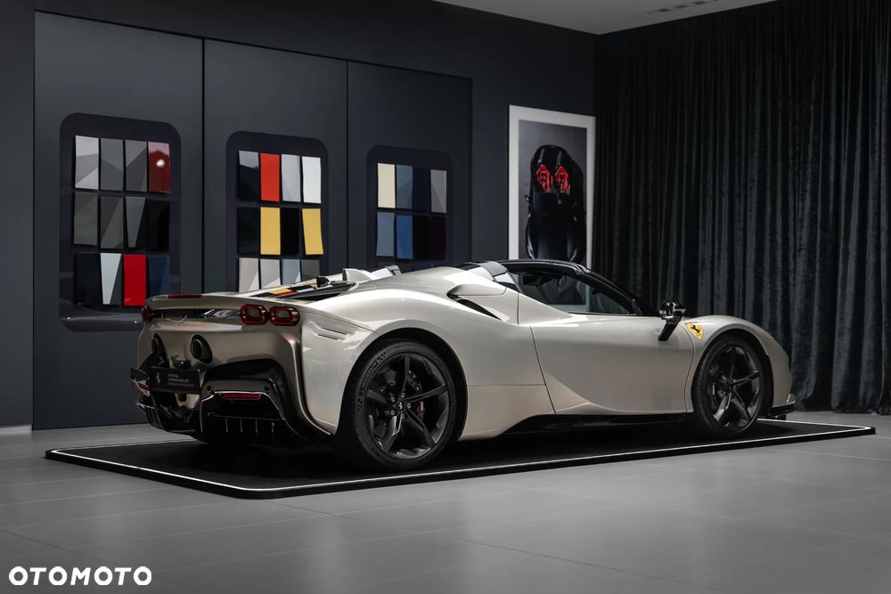 Ferrari SF90 Spider - 35
