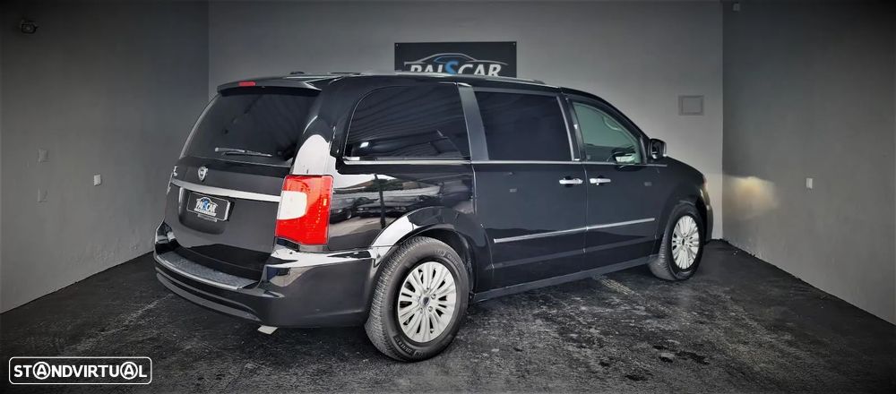 Lancia Voyager 2.8 CRD Platinum - 4