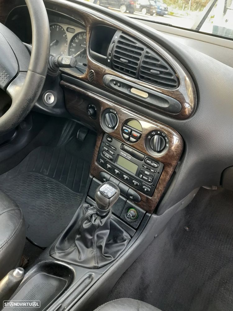 Ford Mondeo SW 1.8 TD Ghia - 13