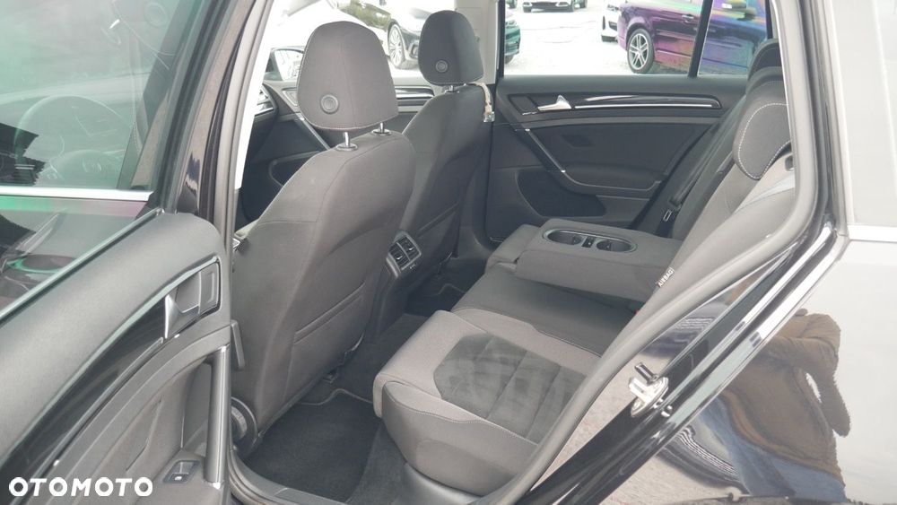 Volkswagen Golf - 12