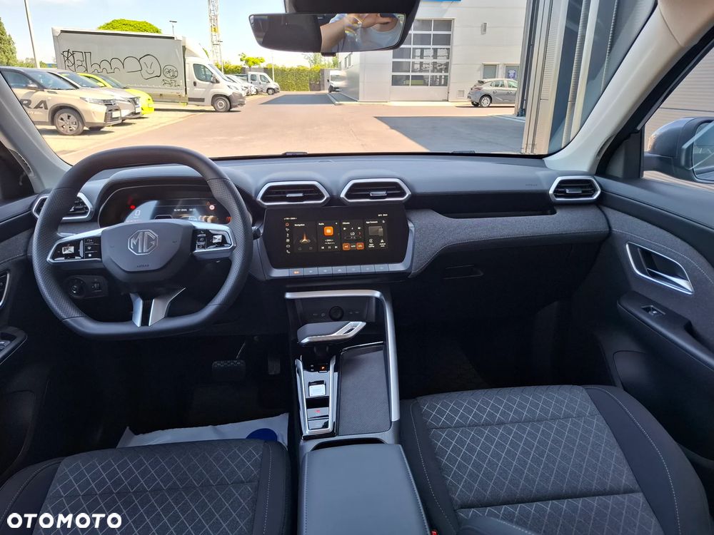 MG ZS Hybrid+ - 14