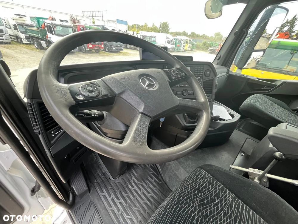 Mercedes-Benz 3240 - 9