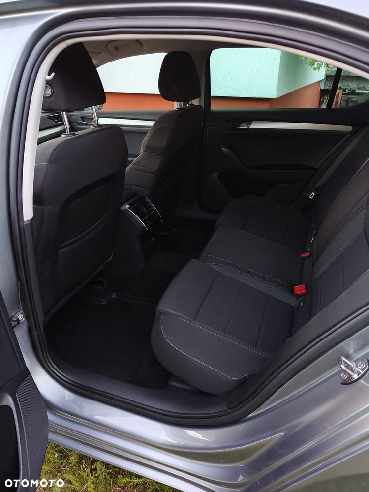 Skoda Superb 2.0 TDI Ambition DSG - 8
