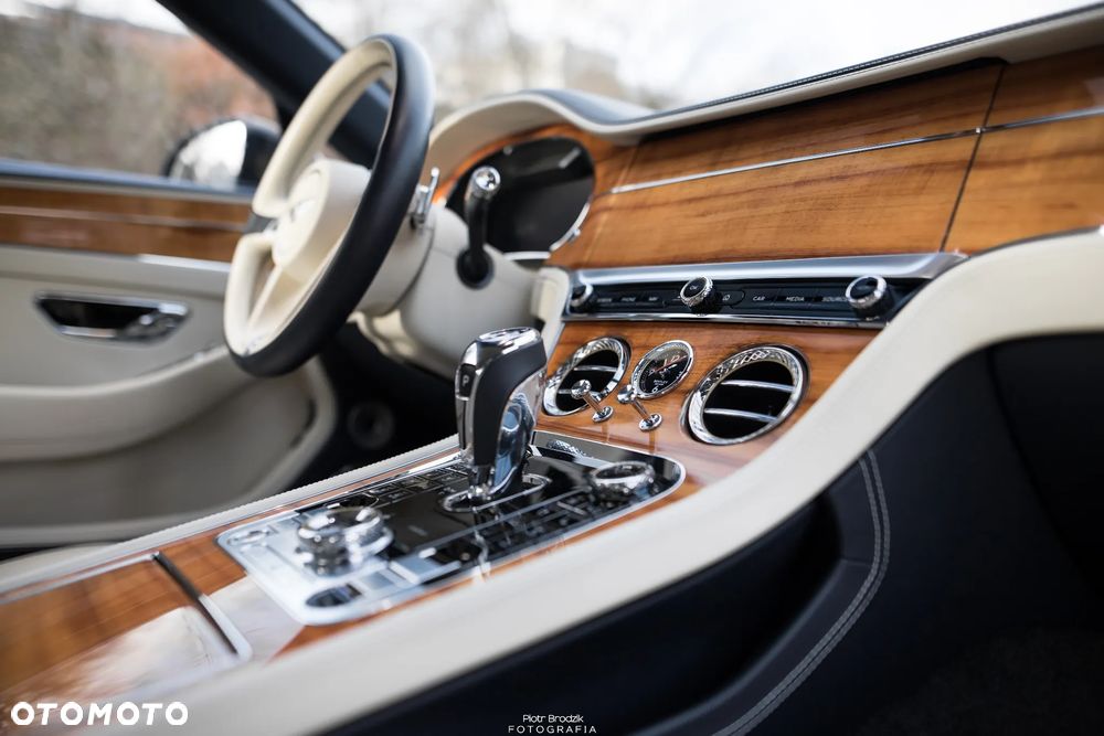 Bentley Continental GT - 17