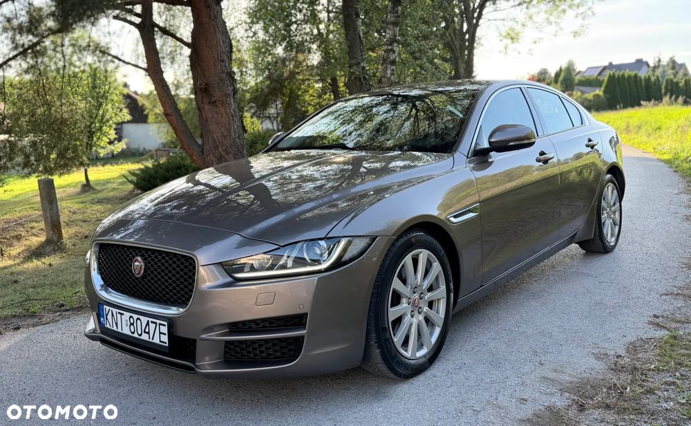 Jaguar XE D180 R-Dynamic S - 2