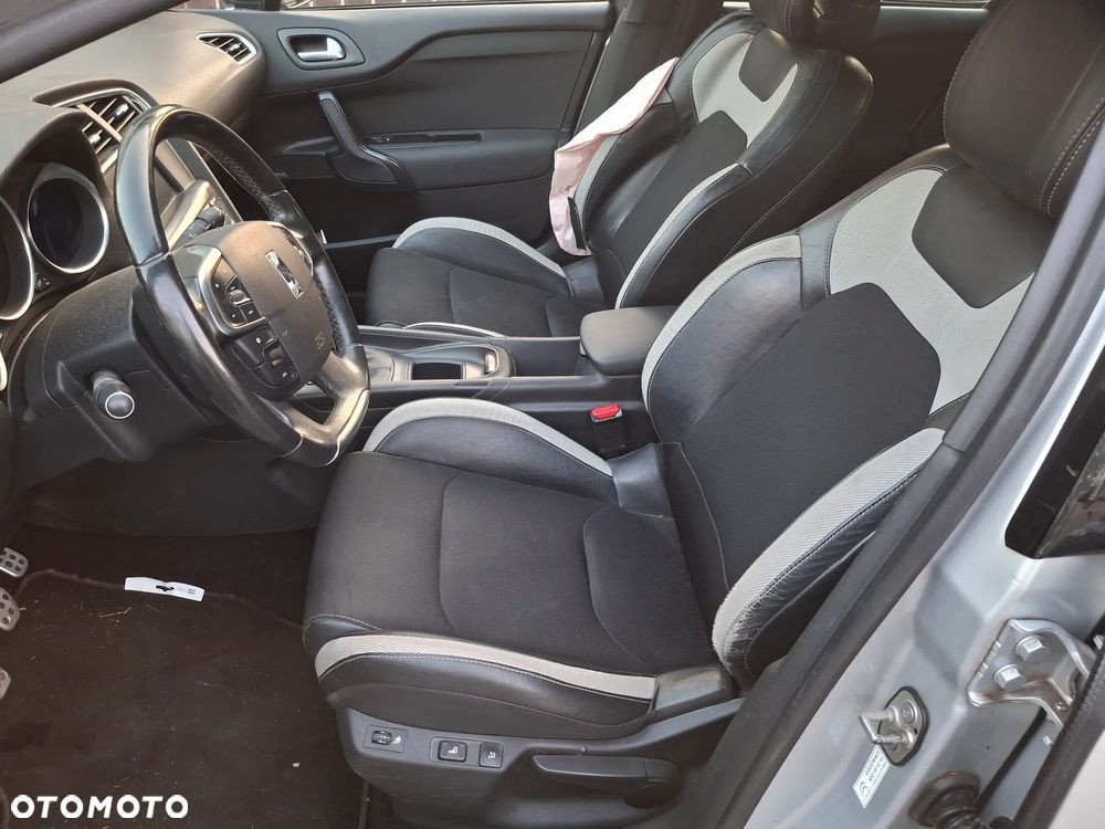 Citroën DS4 HDi 115 SoChic - 10
