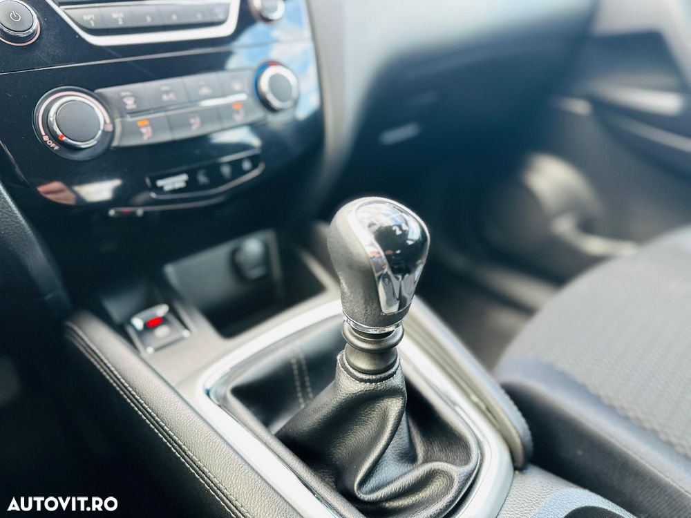 Nissan Qashqai 1.6 dCi DPF 4x4 Start/Stop acenta - 8