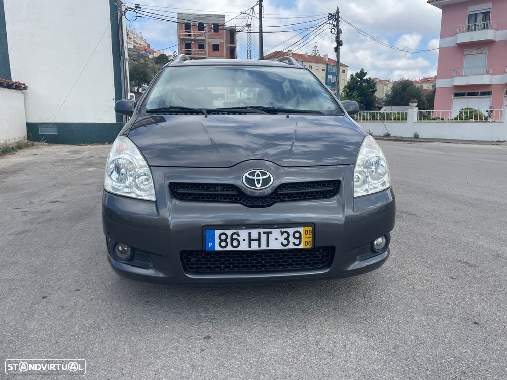 Toyota Corolla Verso 2.2 D-4D - 4