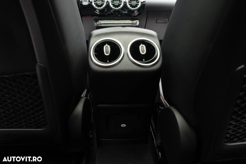 Mercedes-Benz A 35 AMG Sedan 4Matic MHEV 8G-DCT - 32