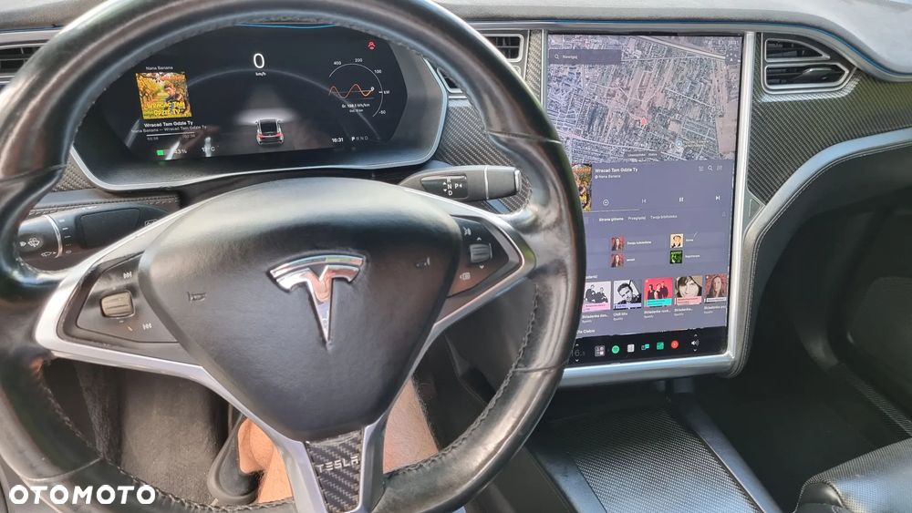Tesla Model X - 9