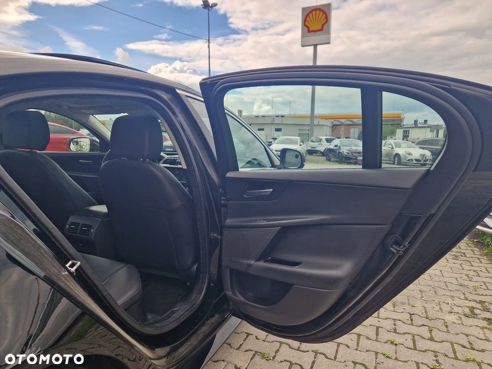 Jaguar XE - 26