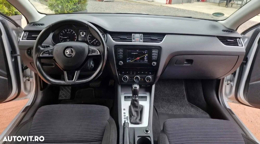 Skoda Octavia 2.0 TDI STYLE DSG - 5