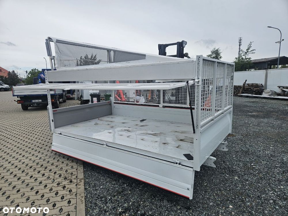 Iveco 50c/70c wywrotka z siatkami i dachem - 12