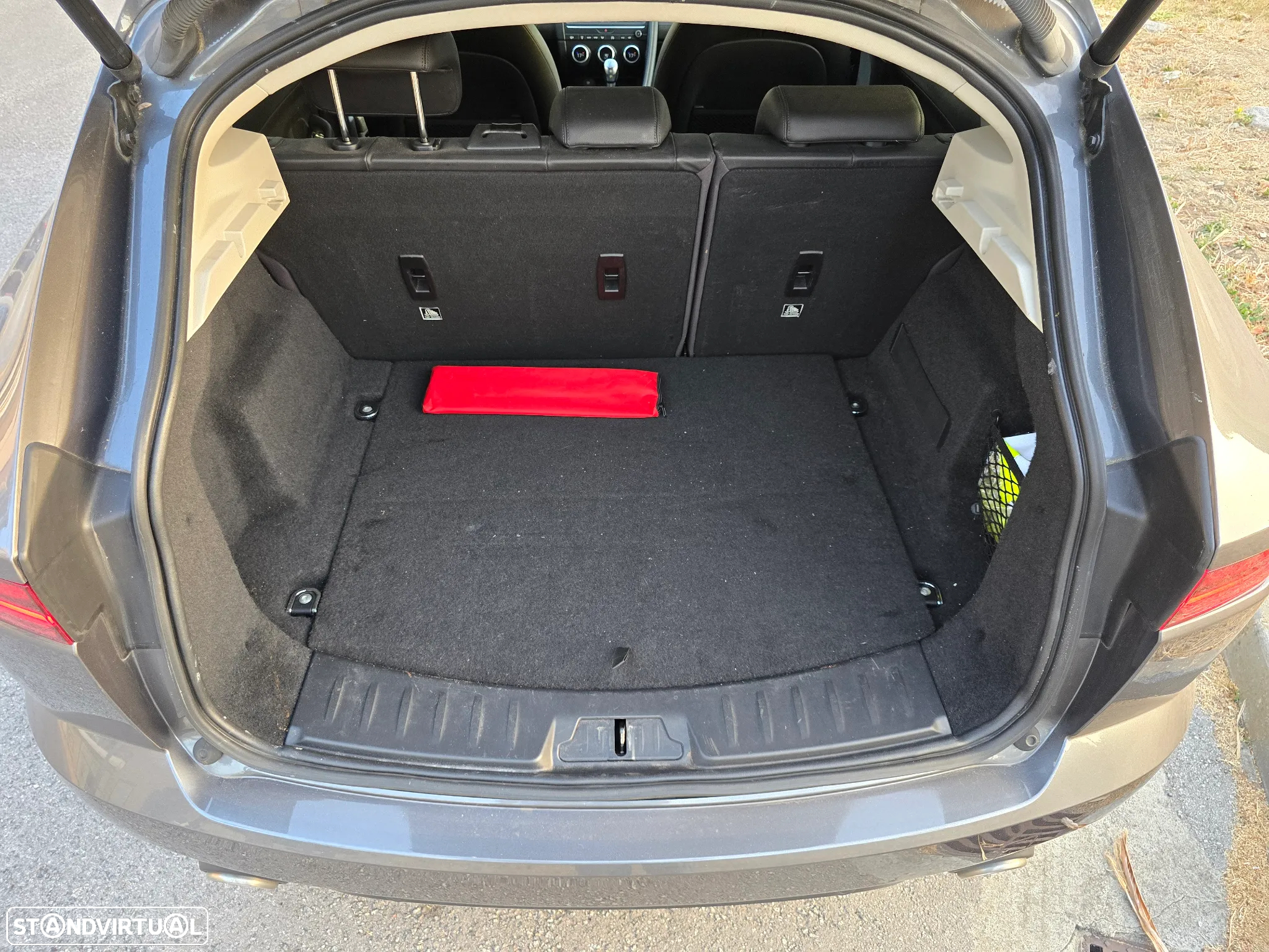 Jaguar E-Pace 2.0 i4D S - 17