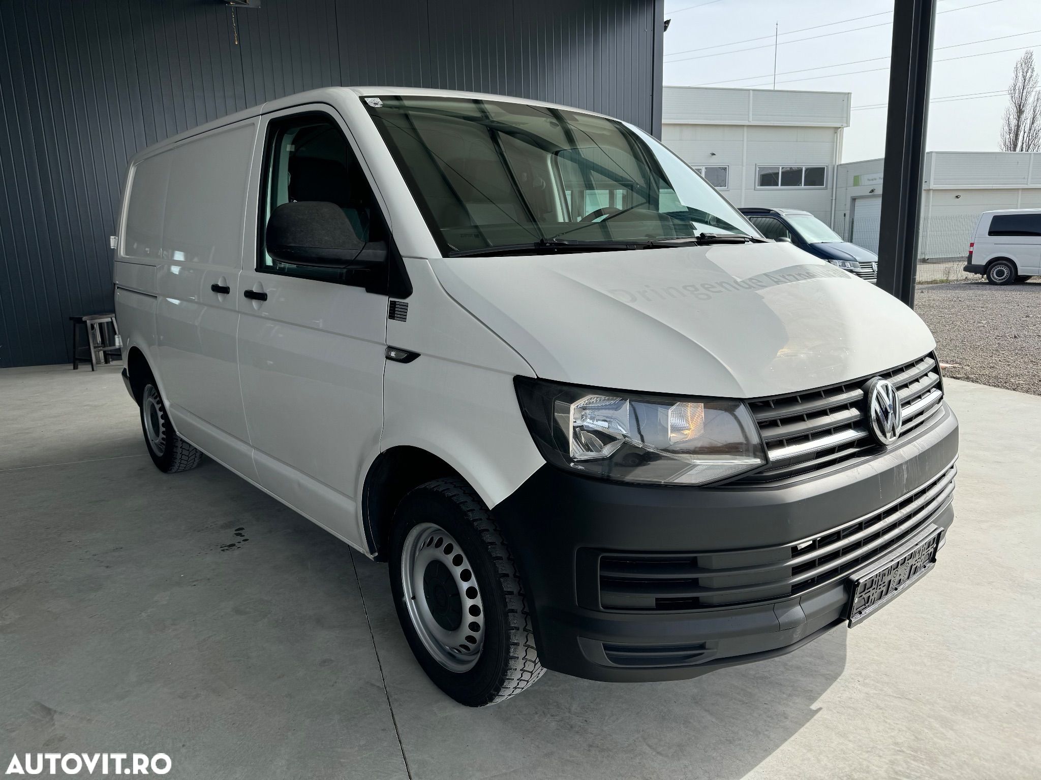 Volkswagen Transporter - 1