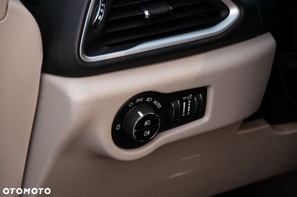 Chrysler Pacifica - 30