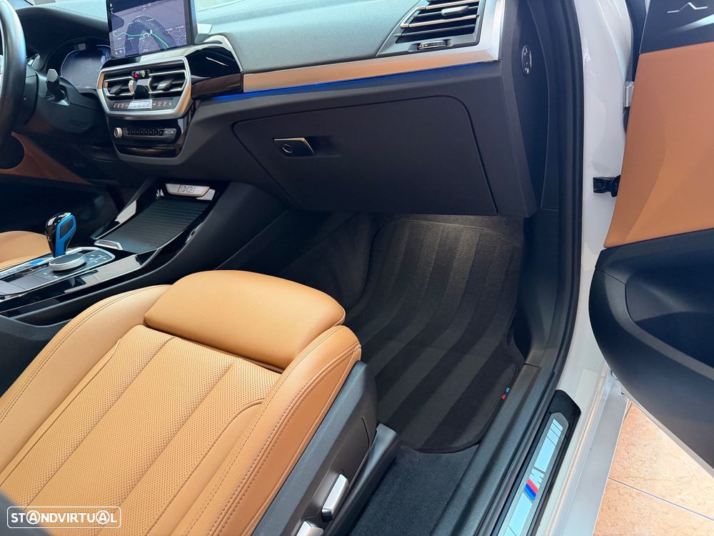 BMW iX3 M Sport Impressive - 14