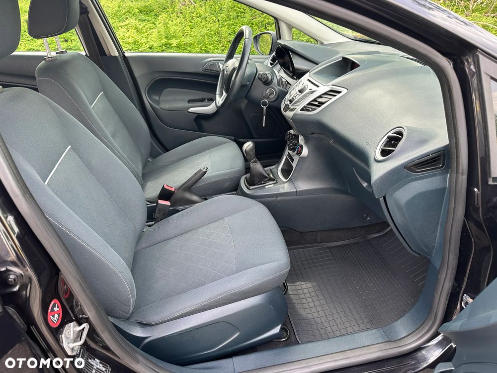 Ford Fiesta - 24