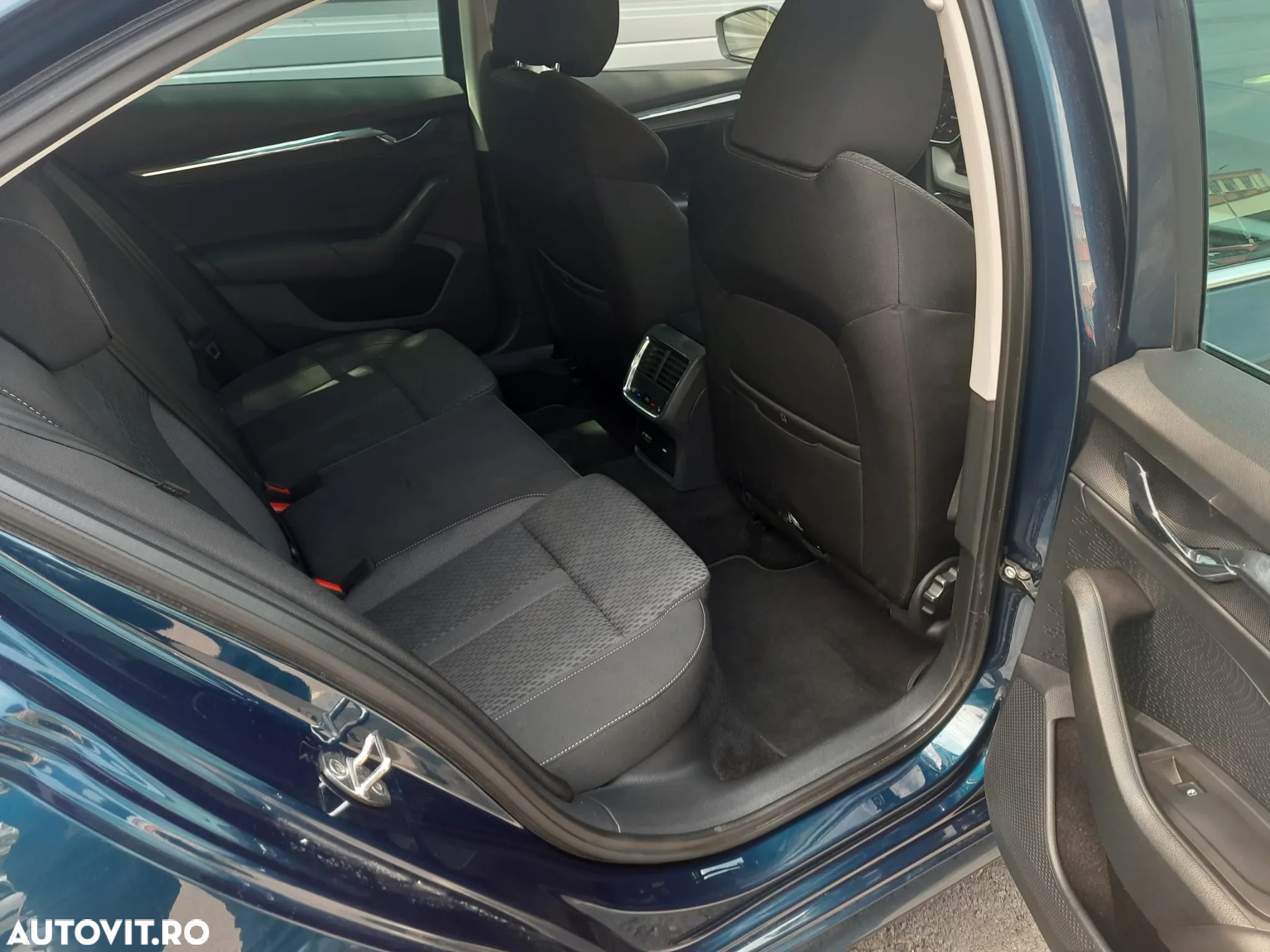 Skoda Octavia 2.0 TDI DSG 4X4 Style - 23
